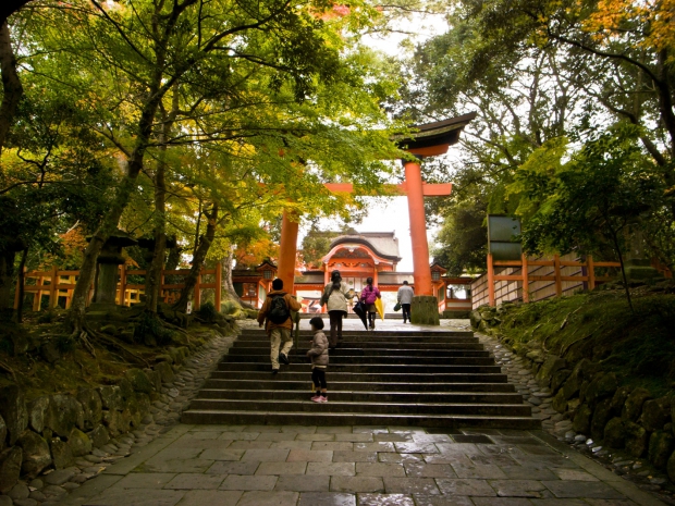 一の鳥居と西大門