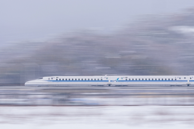 雪と新幹線01